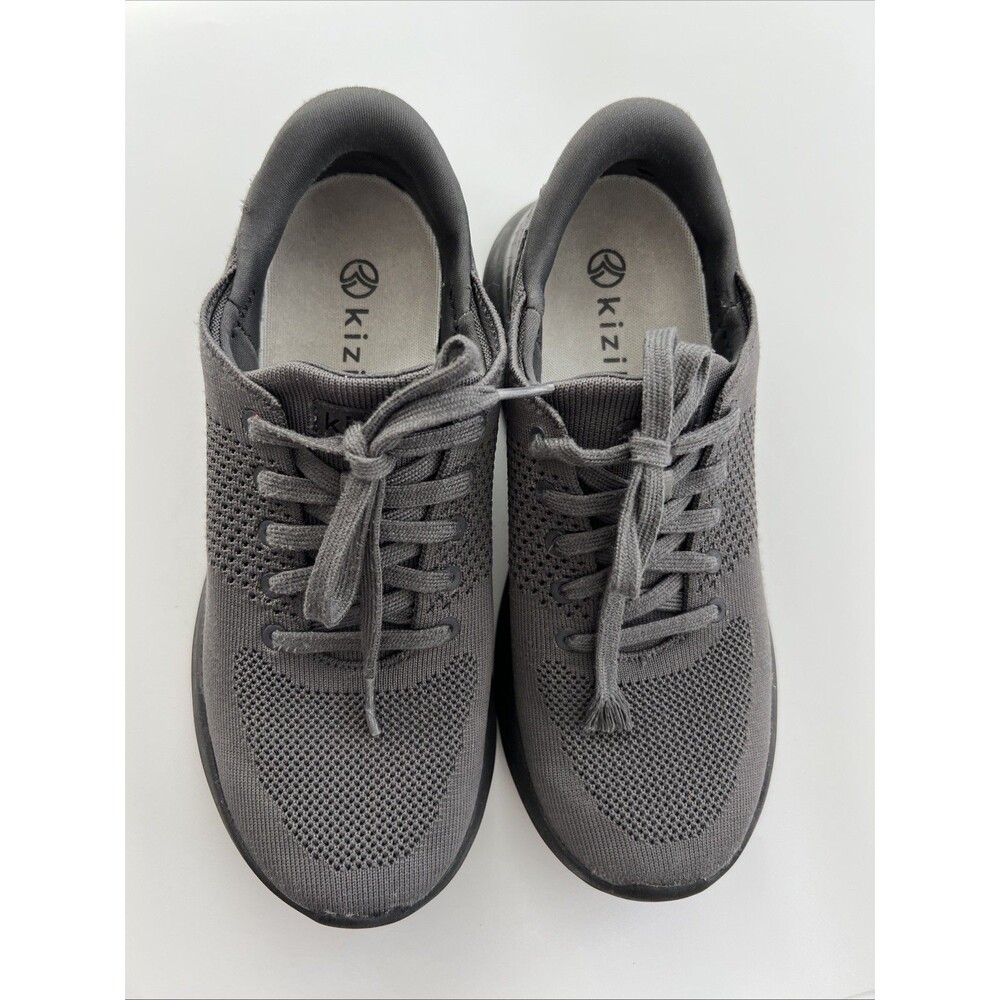 Kizik Lima Sneakers in Graphite, W’s 8.5/M’s 7